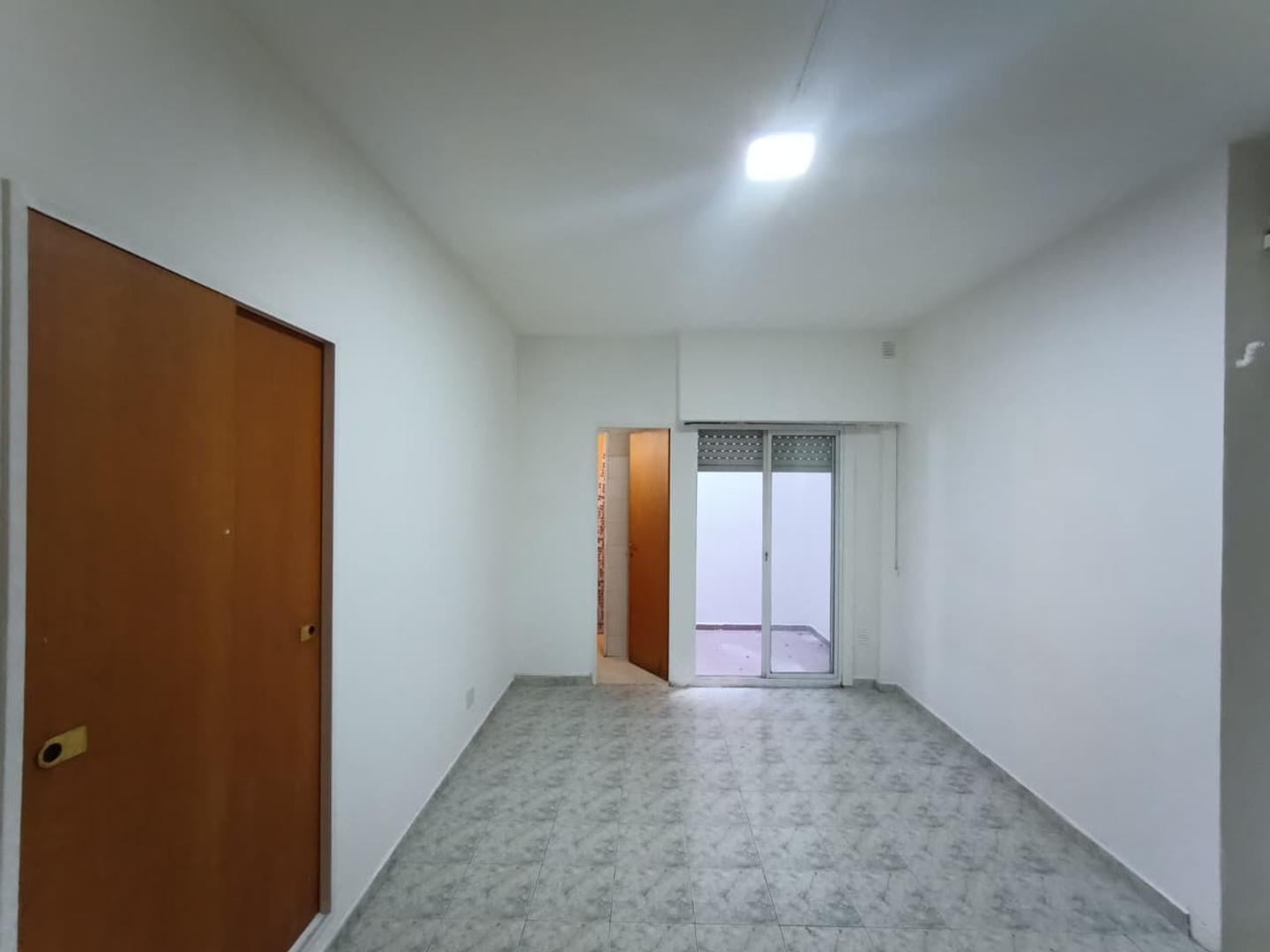 Foto de ESPECTUACULAR MONOAMBIENTE c/ PATIO!!!!!, imagen 2