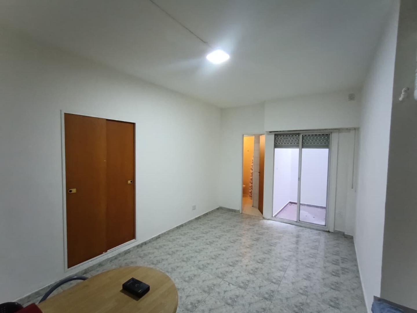 Foto de ESPECTUACULAR MONOAMBIENTE c/ PATIO!!!!!, imagen 3