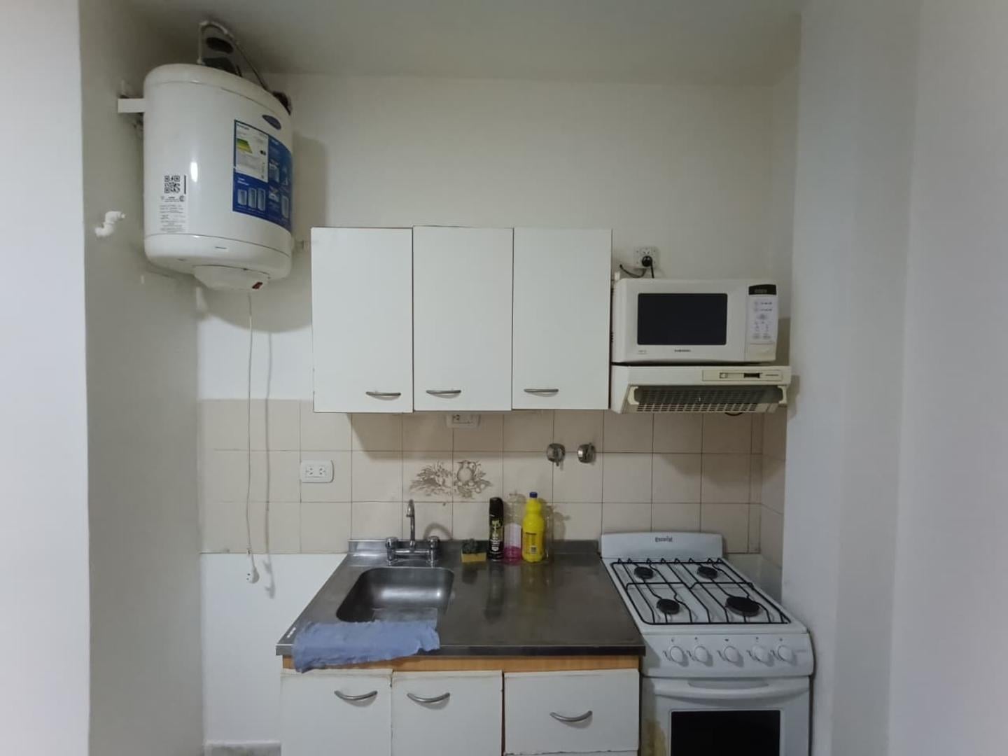 Foto de ESPECTUACULAR MONOAMBIENTE c/ PATIO!!!!!, imagen 4