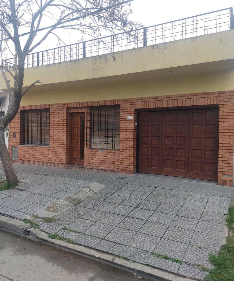 Foto de Casa con 154 m² totales, 3 dormitorios en venta en Quilmes, imagen 1
