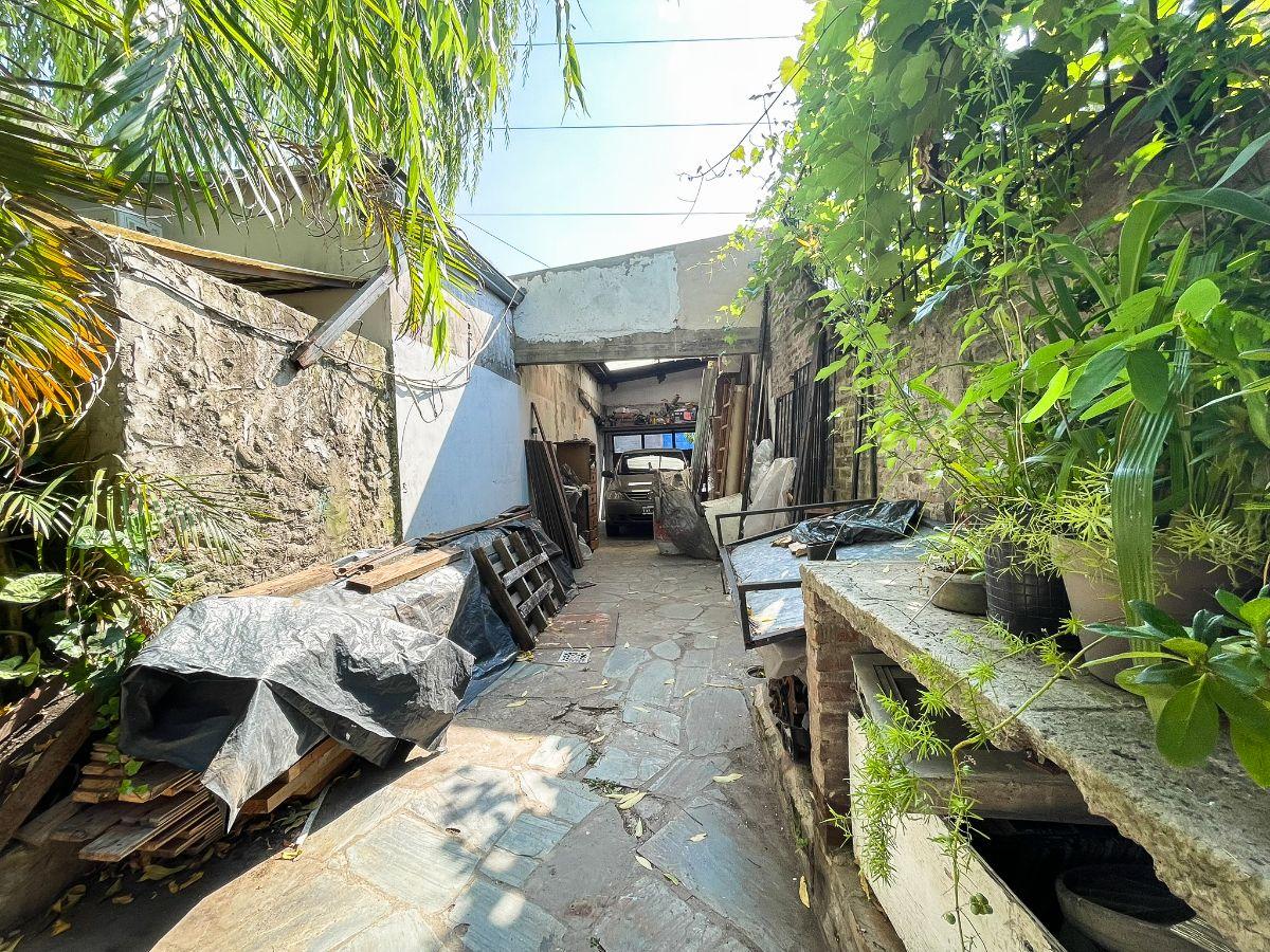 Foto de Casa 4 ambientes y 2 departamentoscon sobre terreno de 270 m² en venta, imagen 3