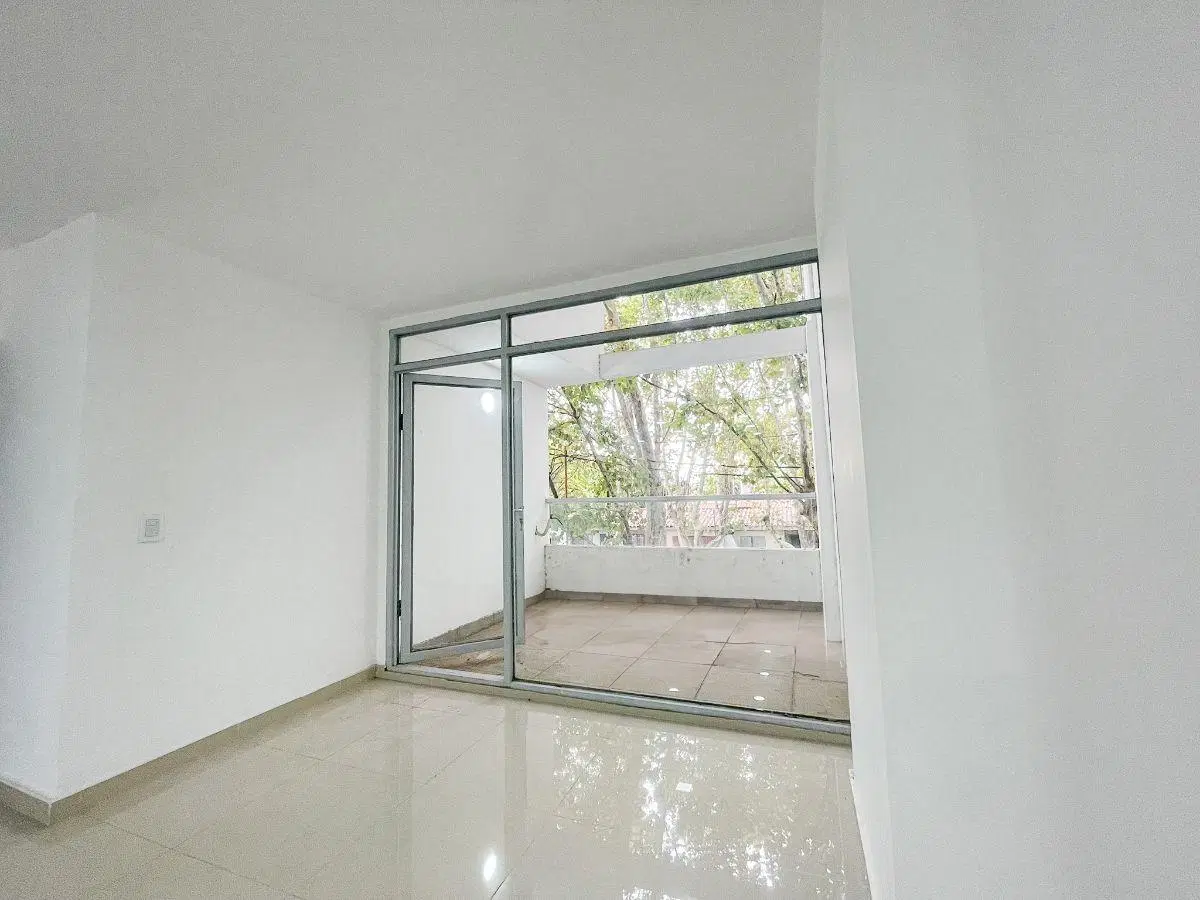 Amplio dúplex 3 ambientes con balcón y excelente distribución - Quilmes Oeste - 1.D 2