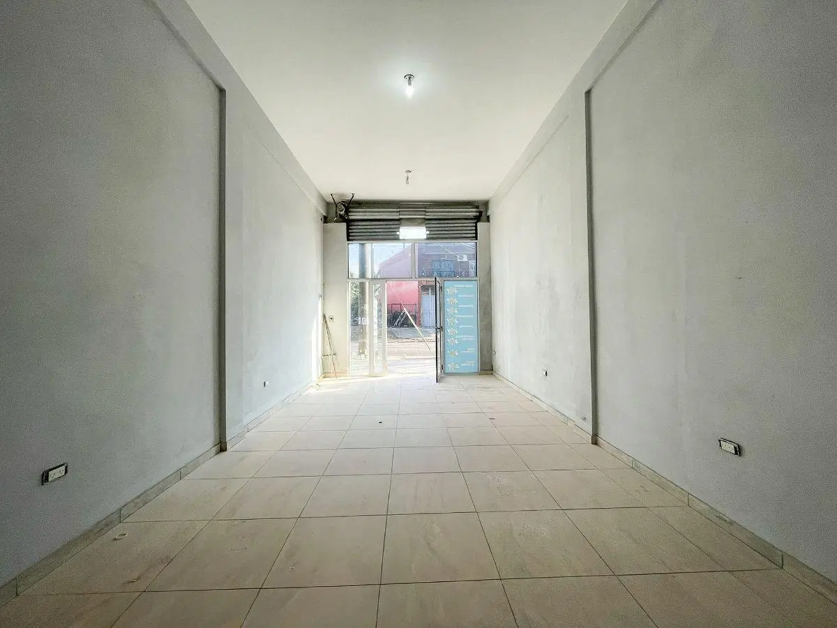 LOCAL COMERCIAL EN ALQUILER SOBRE AV. FLORENCIO VARELA 4