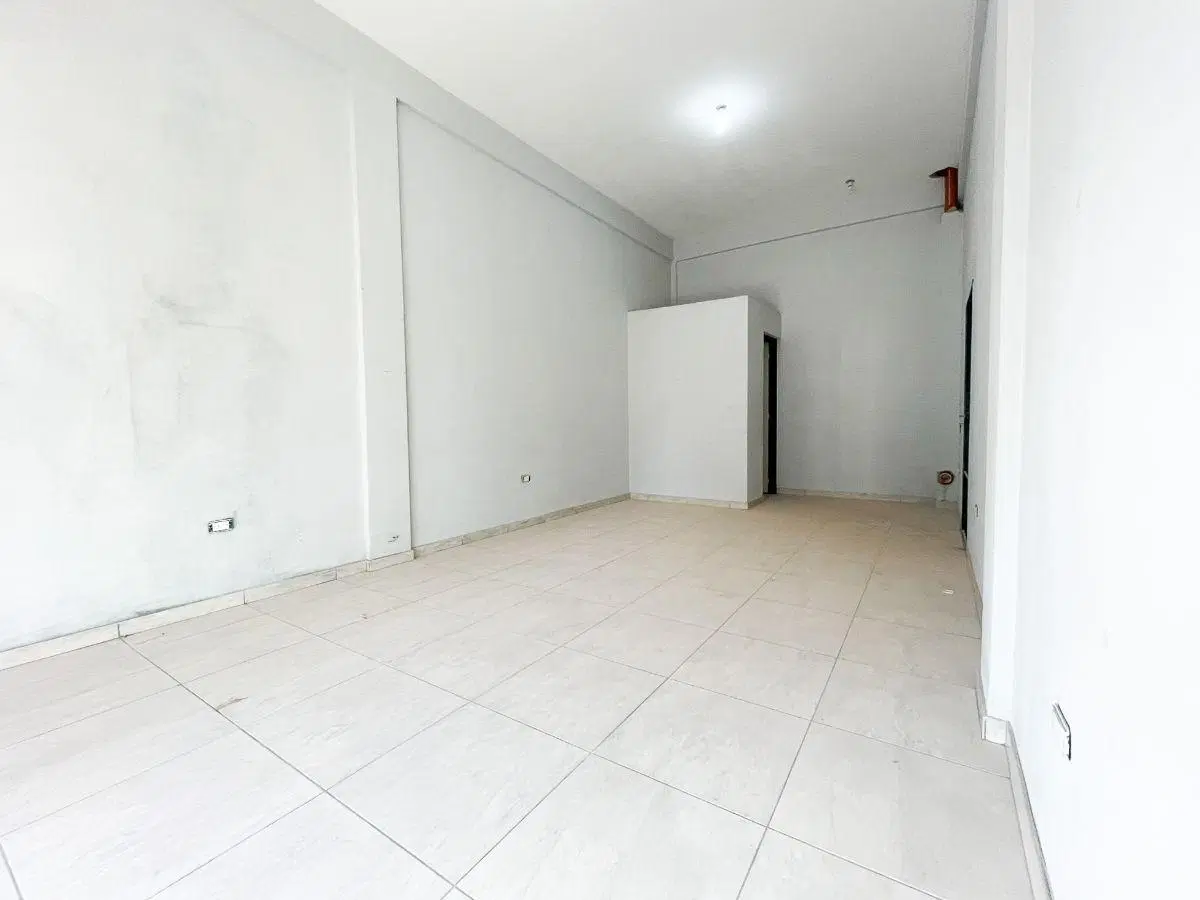 LOCAL COMERCIAL EN ALQUILER SOBRE AV. FLORENCIO VARELA 2