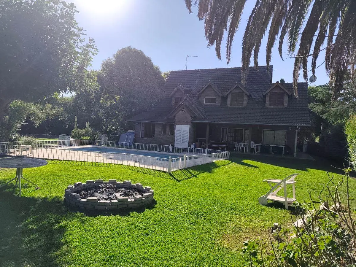 Casa con ASCENSOR en Golfers Country Club, lote de 1600 m² en venta 2