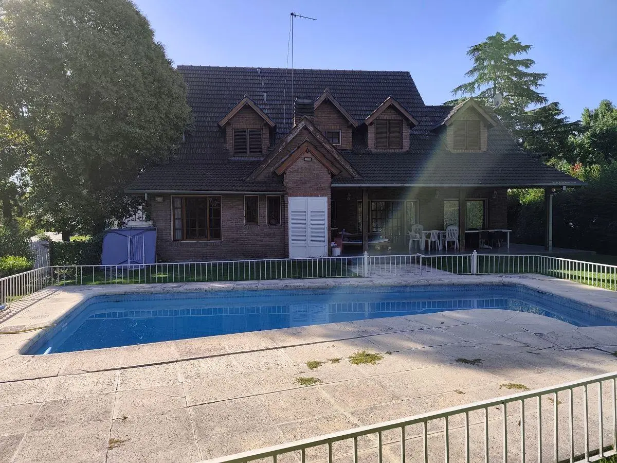 Casa con ASCENSOR en Golfers Country Club, lote de 1600 m² en venta 5
