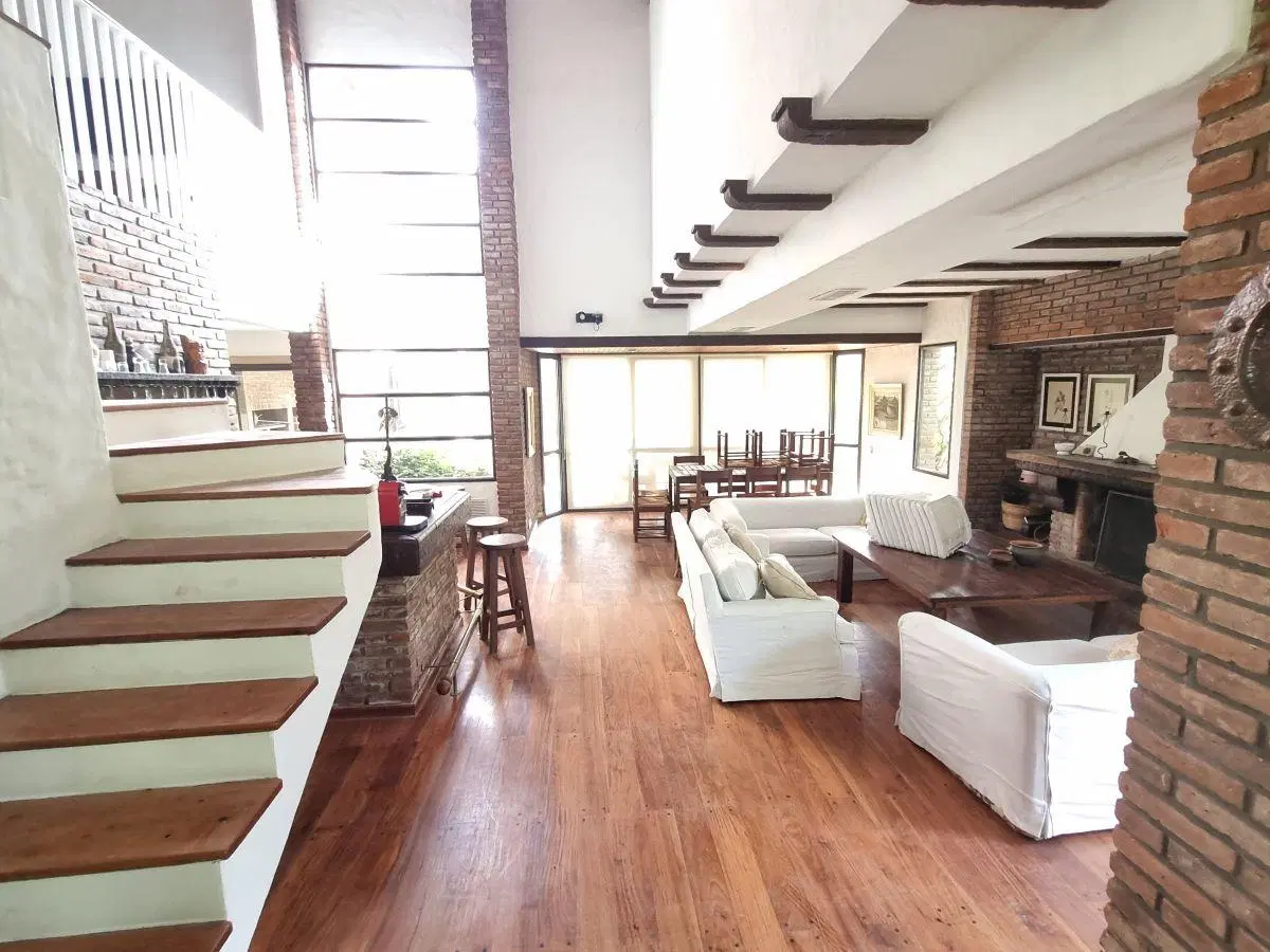 Casa de 300 m² con 5 dormitorios en venta en Golfer´s Country Club 3