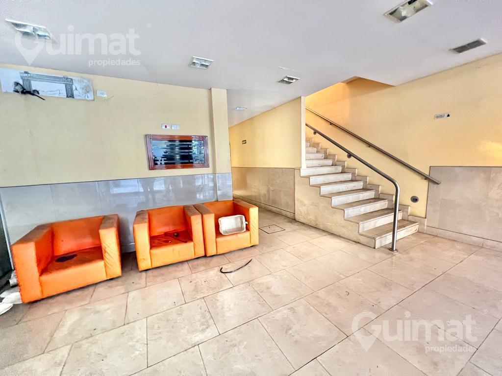 Gran Local Comercial, con Potencial de Edificar - Guimat Propiedades - 19.53 m de Frente 2