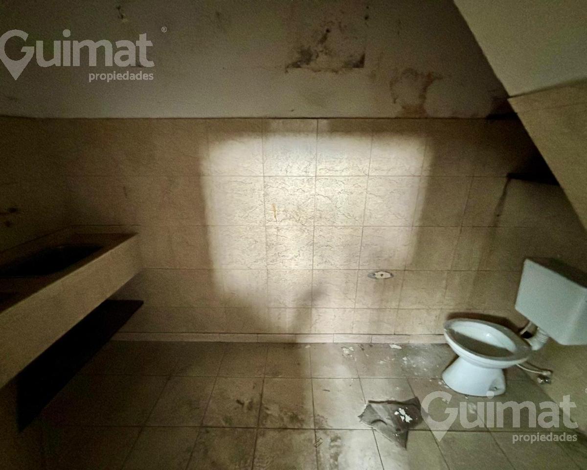 Deposito en Esquina - 121 m² - Fragata Sarmiento 2300 - Salida a 2 Calles 5
