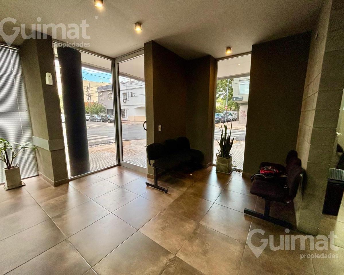 Excelente Edificio de Oficinas en Venta en Saavedra – 5 Pisos Sótano 4