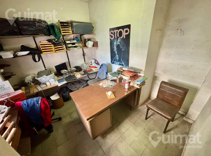 CASA CON LOCAL A RECICLAR EN PARQUE CHAS 2