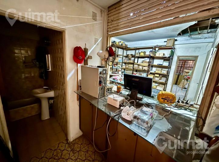 CASA CON LOCAL A RECICLAR EN PARQUE CHAS 5