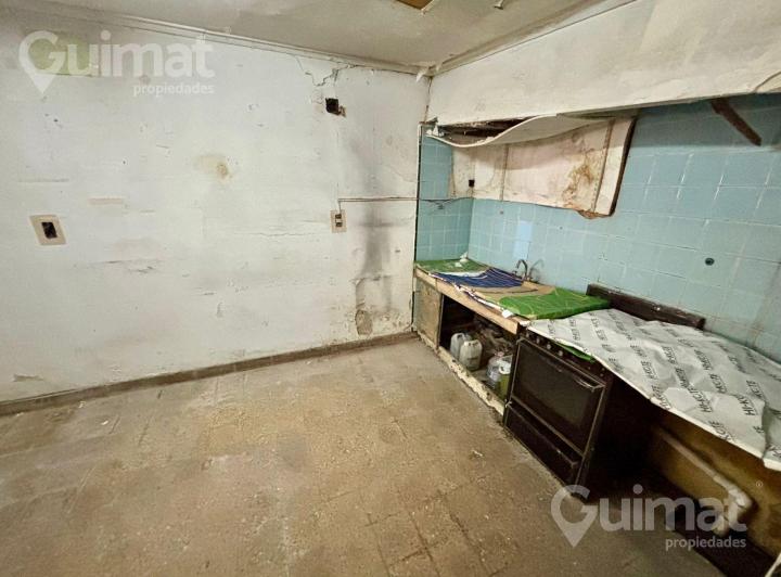 CASA CON LOCAL A RECICLAR EN PARQUE CHAS 3