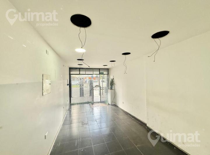 Gran Oportunidad! 2 locales comerciales más PH en block (259M2) - Av. San Martín 2500 - Sin Expensas 2