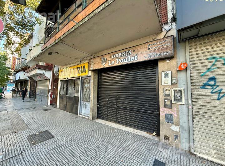 Gran Oportunidad! 2 locales comerciales más PH en block (259M2) - Av. San Martín 2500 - Sin Expensas 1