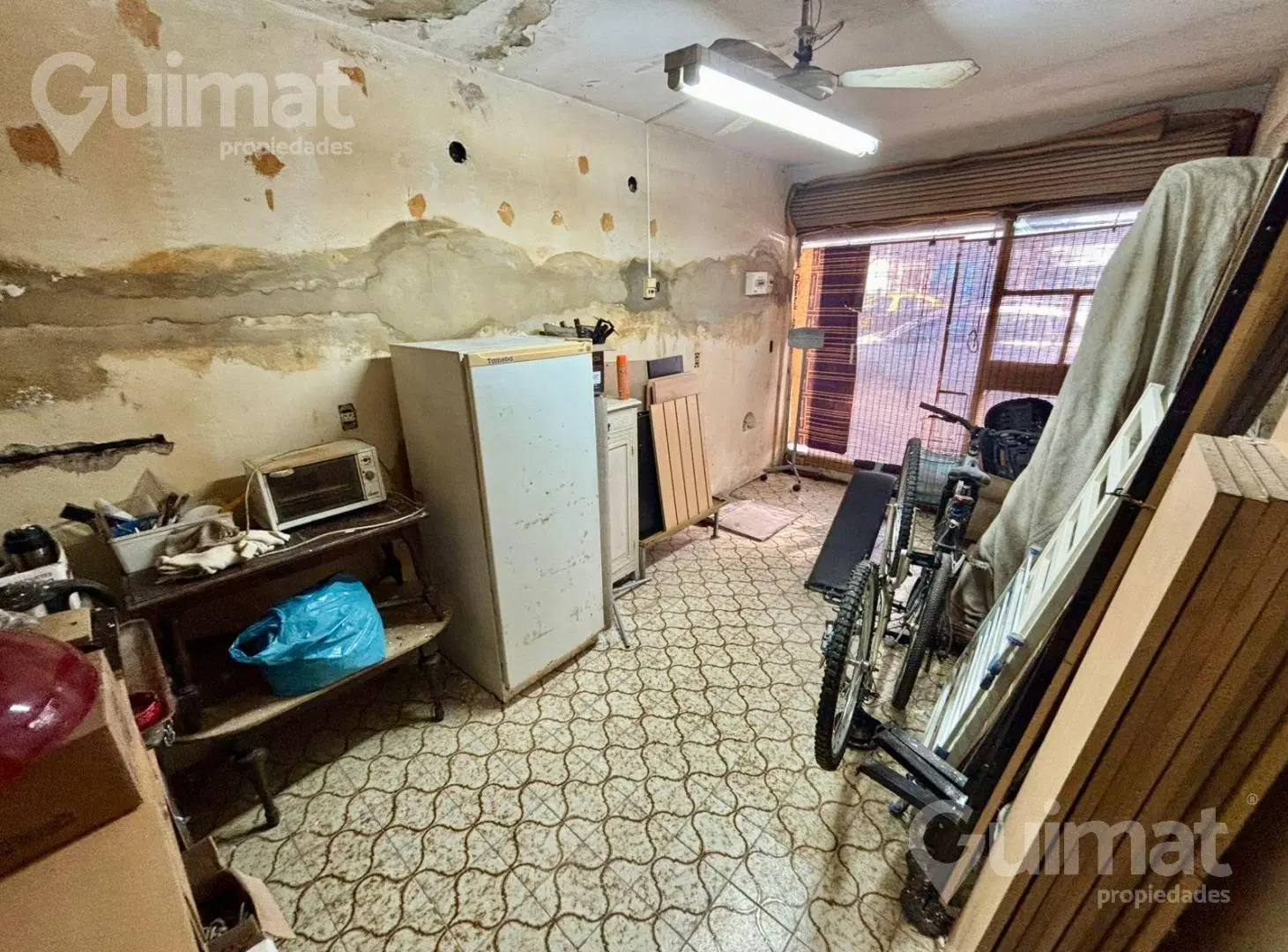 CASA CON LOCAL A RECICLAR EN PARQUE CHAS 2