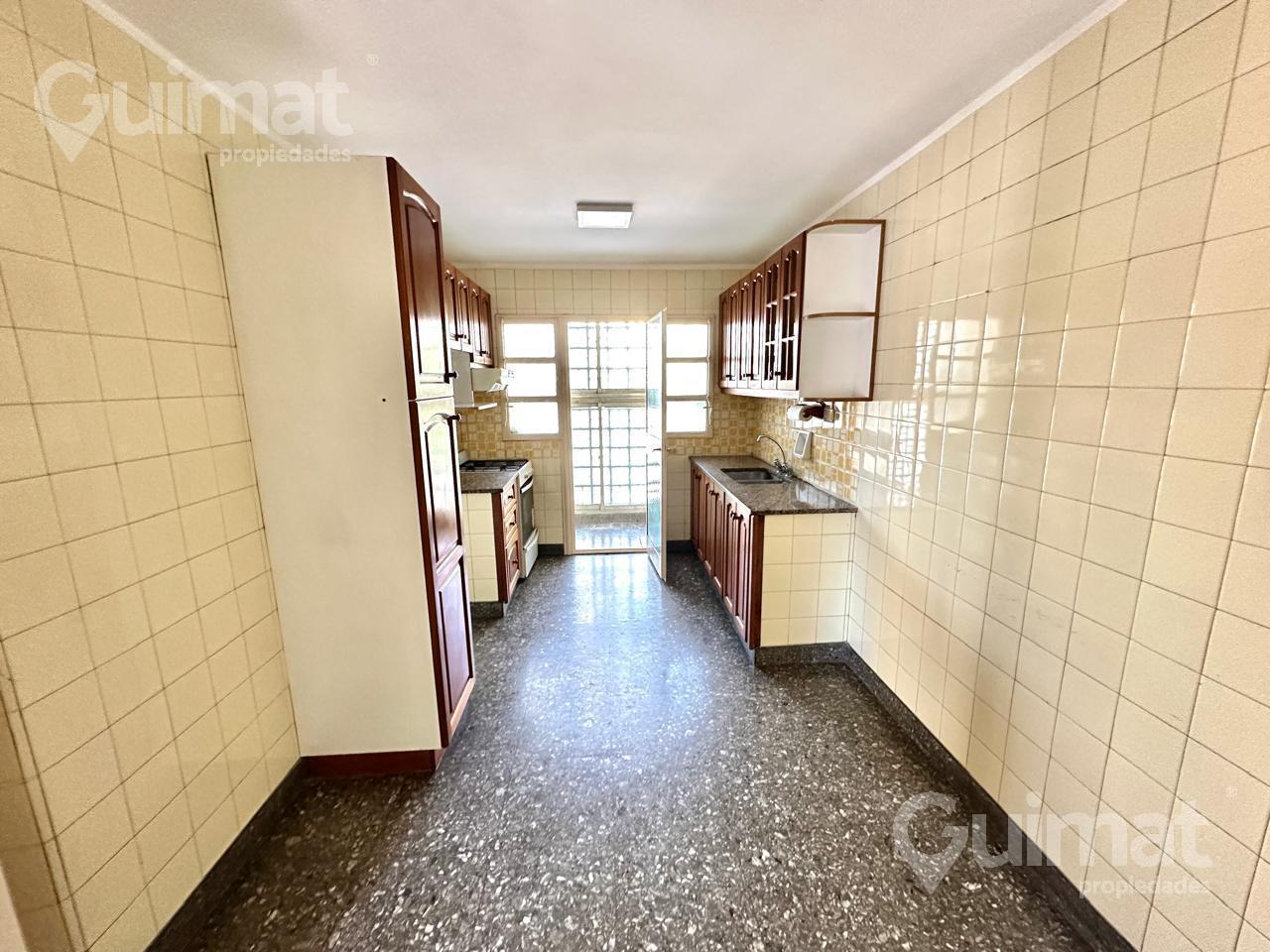 Foto de PARQUE CENTENARIO 4 AMB BAÑO TOILETTE GRAN COCINA, BALCON FRENTE COCH, imagen 4
