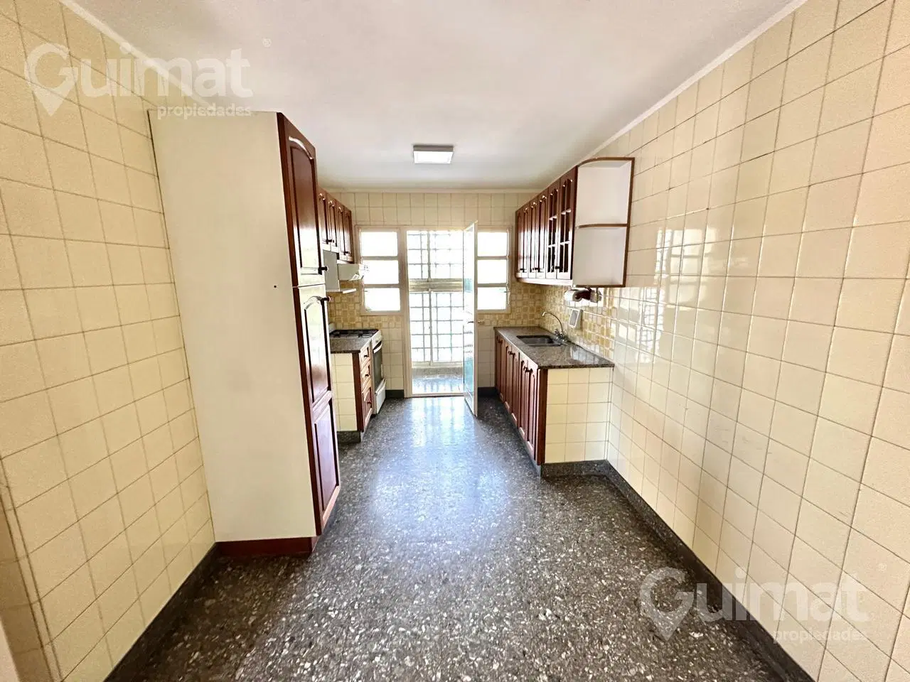 PARQUE CENTENARIO 4 AMB BAÑO TOILETTE GRAN COCINA,  BALCON  FRENTE COCH. FIJA  VENTA CON RENTA 4