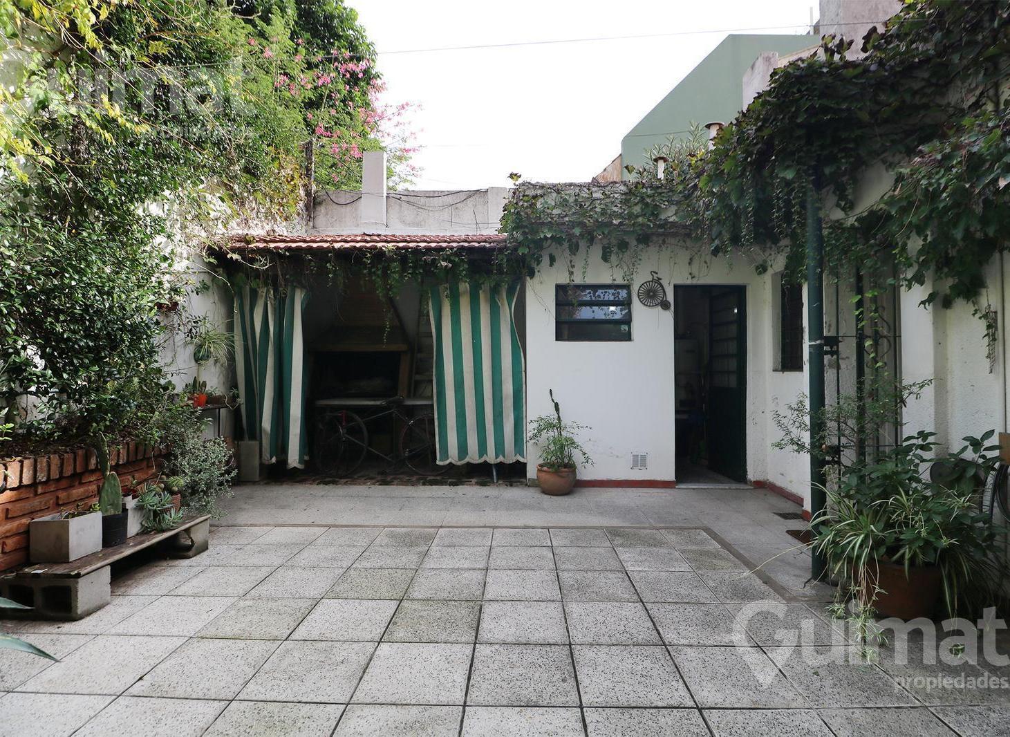 Foto de Casa en venta - 178m2 - potencial de ampliacion - Flores, imagen 2