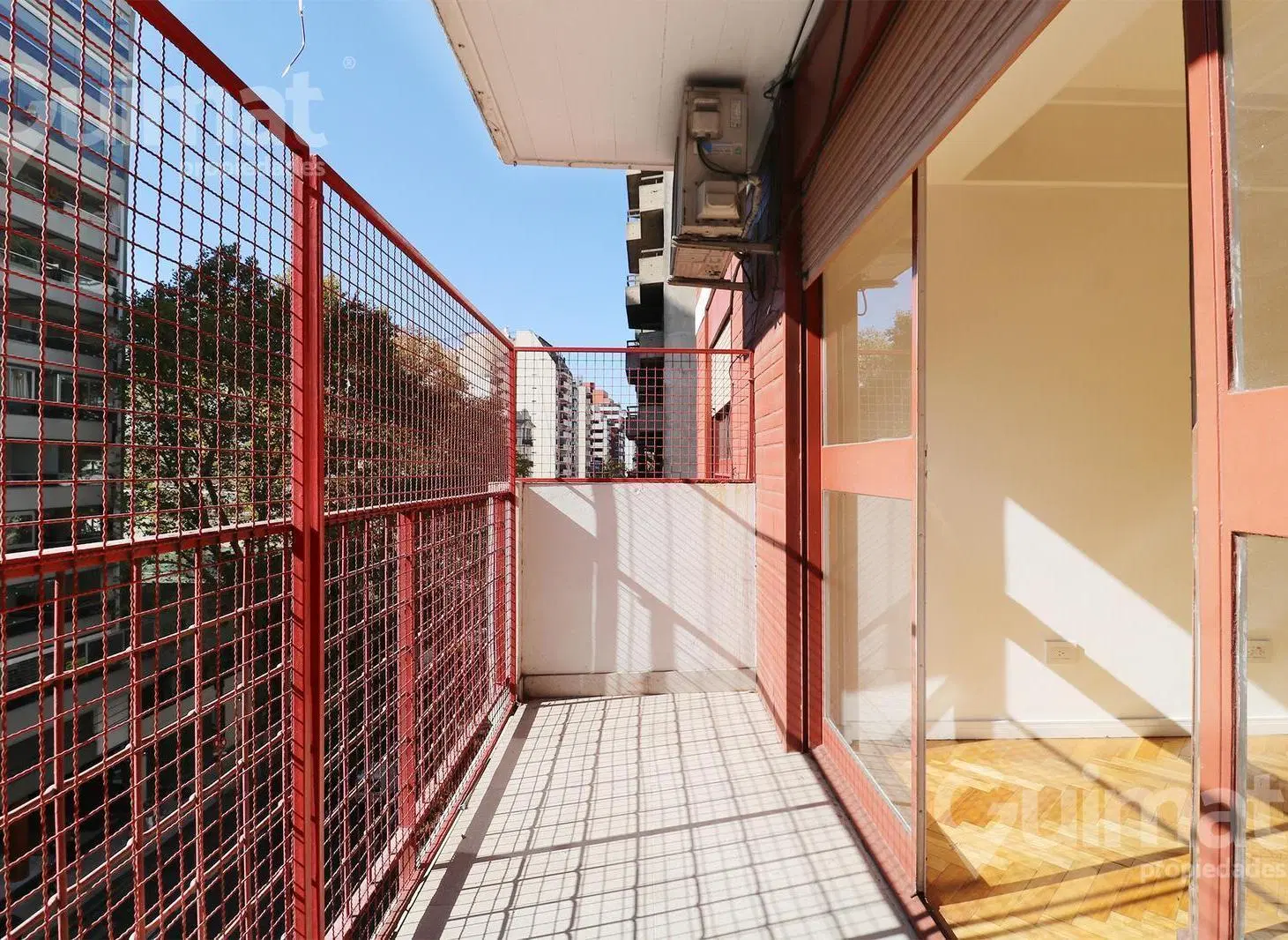 Semi piso RECICLADO - 4 Amb c/ Balcon - Av. Corrientes y Bulnes - Bajas expensas 3