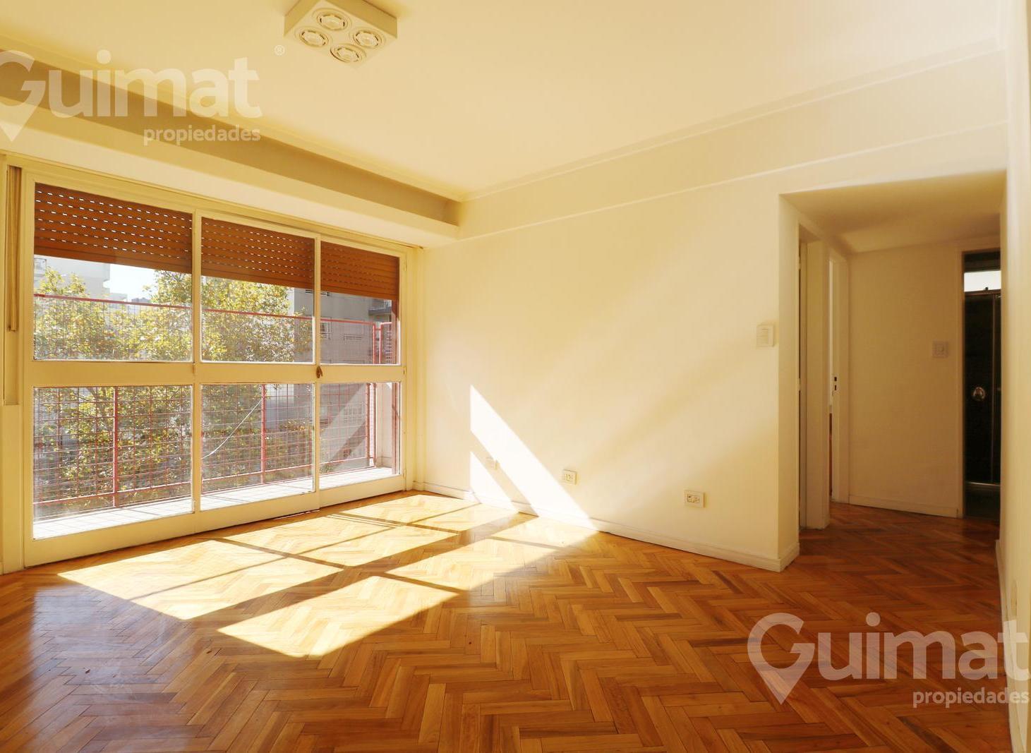 Semi piso RECICLADO - 4 Amb c/ Balcon - Av. Corrientes y Bulnes - Bajas expensas