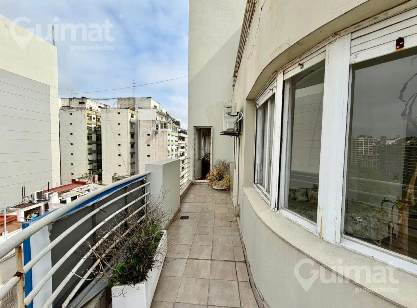 Piso de 145m2 - 4 Amb   Dep c/ Balcon aterrazado - Arenales 1100 - Excelente Vista Abierta. 3
