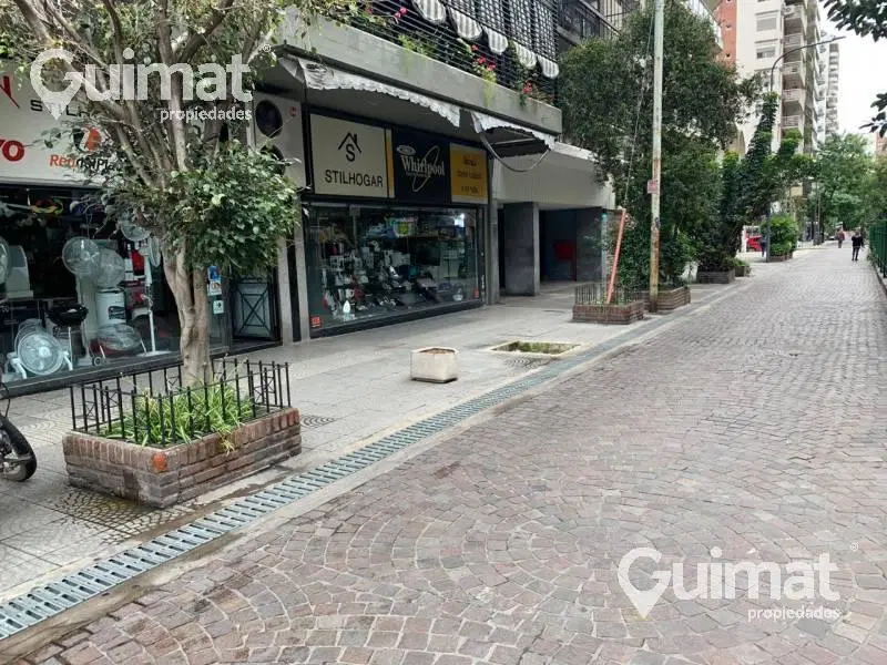 EXCELENTE LOCAL CON 12 MTS DE FRENTE SOBRE BOULEVARD CHARCAS 2