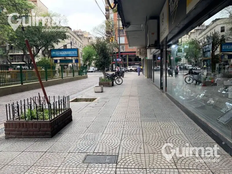 EXCELENTE LOCAL CON 12 MTS DE FRENTE SOBRE BOULEVARD CHARCAS 3