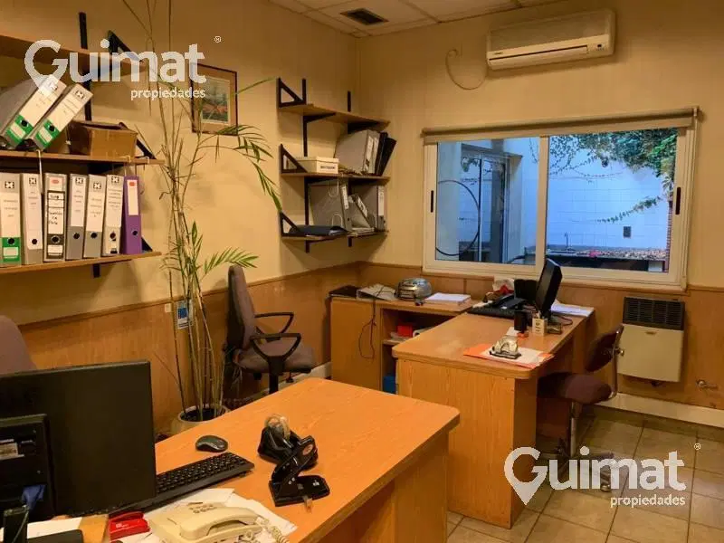 EXCELENTE CASA CON DESTINO  COMERCIAL, LOTE PROPIO 4