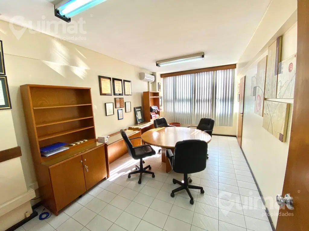 Oficina - Excelente oficina 96 m2 con privados, sala de firmas 2 baños, kitchenet 4