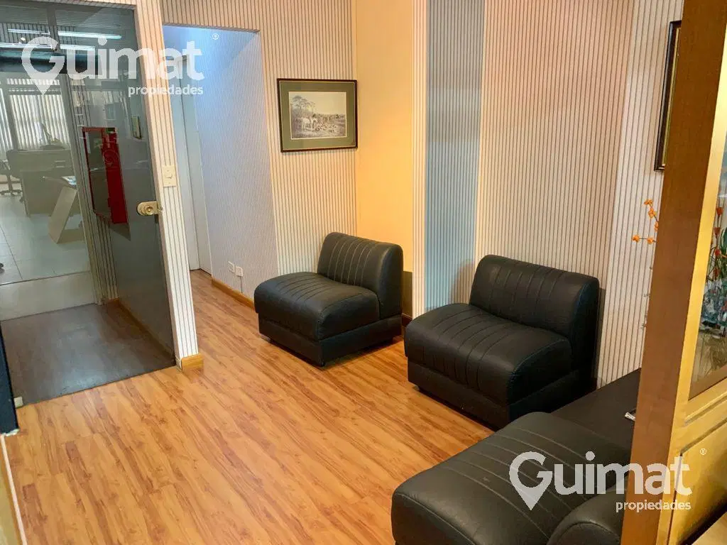 Oficina - Excelente oficina 96 m2 con privados, sala de firmas 2 baños, kitchenet 3