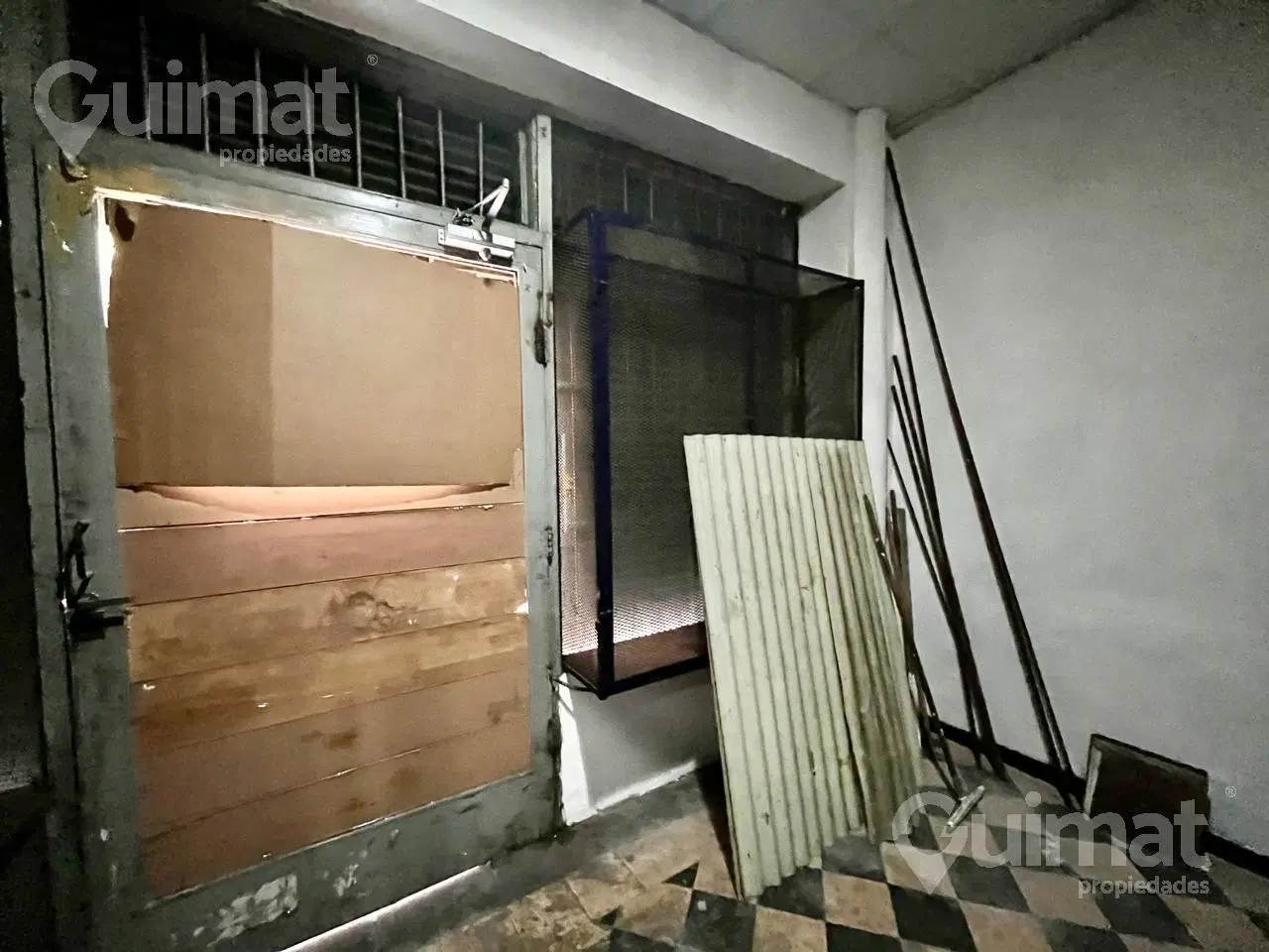 VENTA LOCAL EN PH c/ posibilidad de vivienda. Bolivia y Rivadavia 3