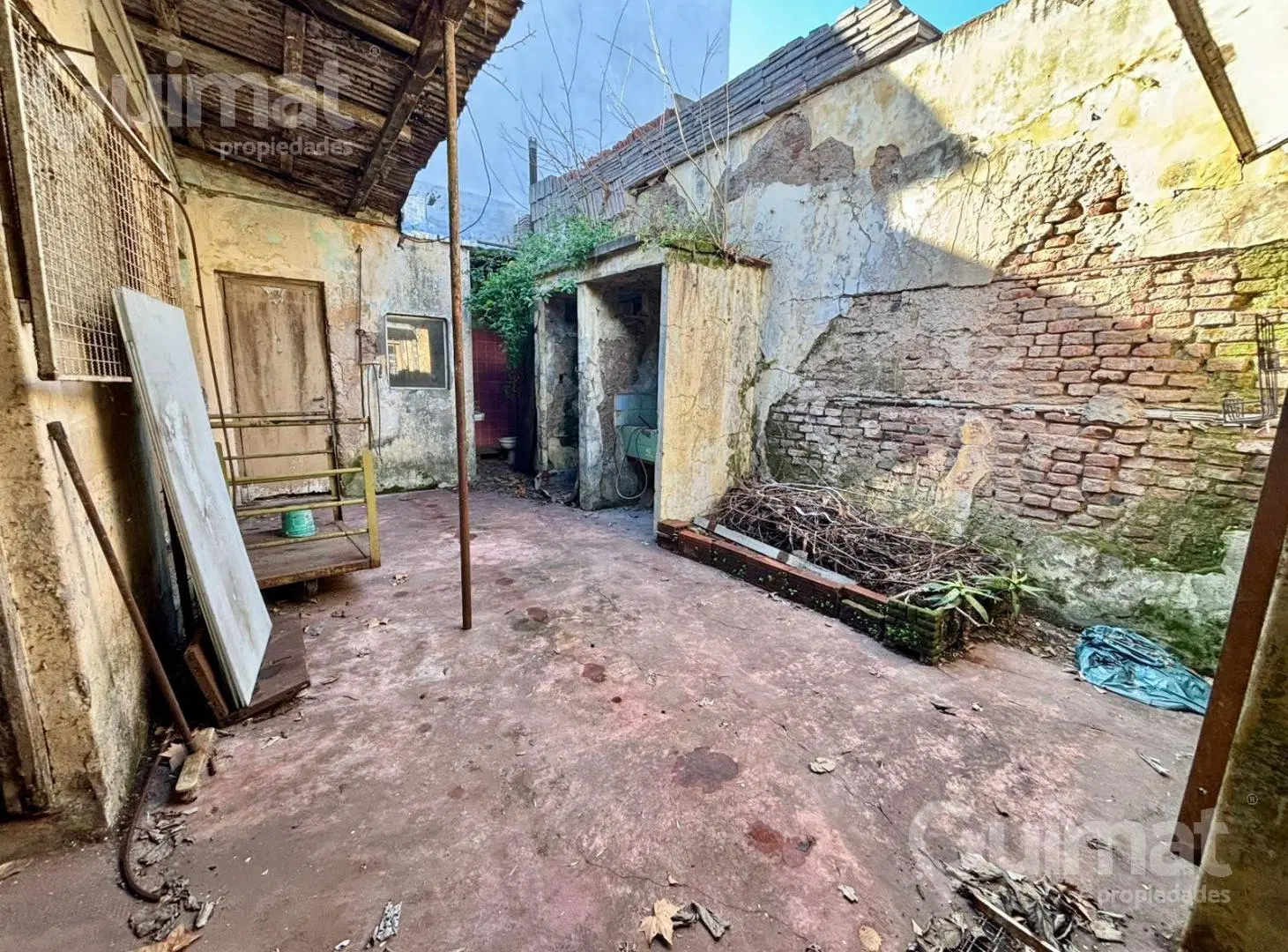 CASA CON LOCAL A RECICLAR EN PARQUE CHAS 2