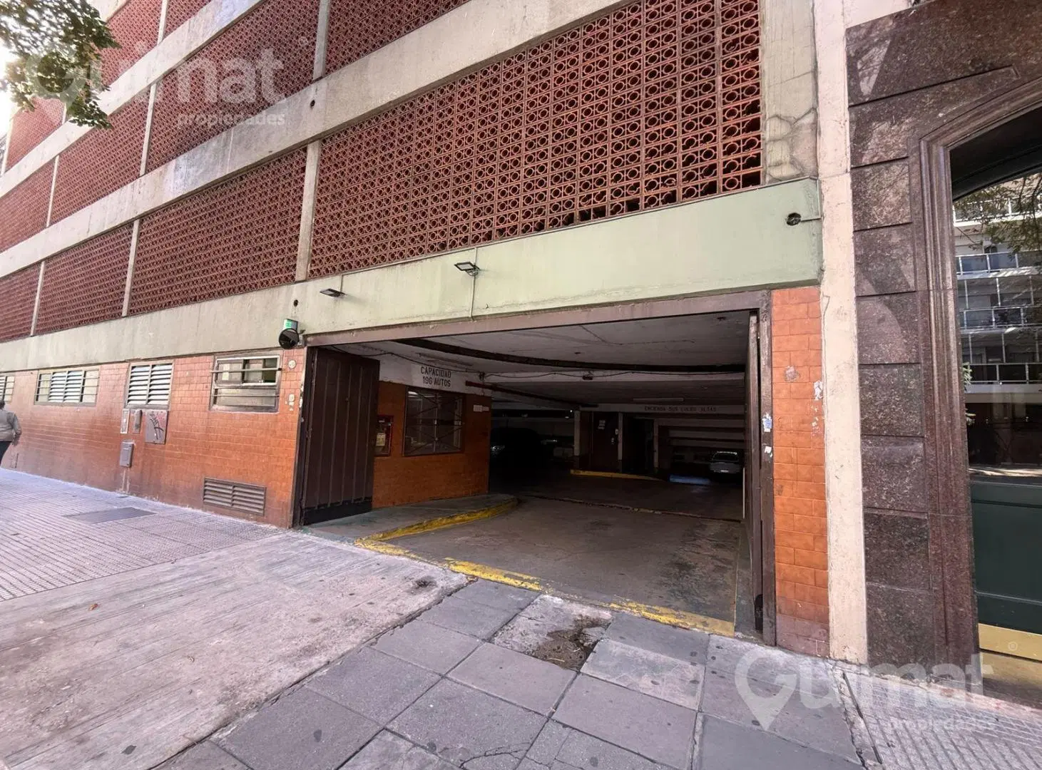 Venta cochera fija sobre Avenida Rivadavia. Excelente ubicacion! 5