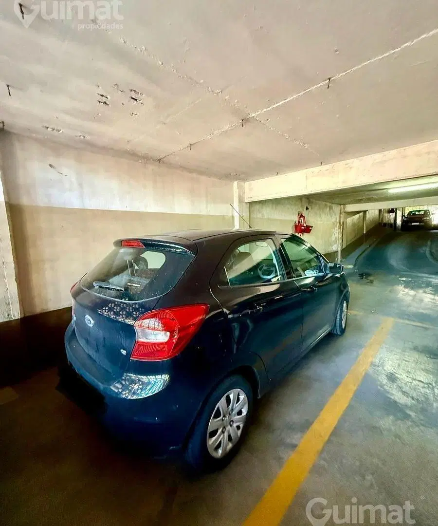 Venta cochera fija sobre Avenida Rivadavia. Excelente ubicacion! 2
