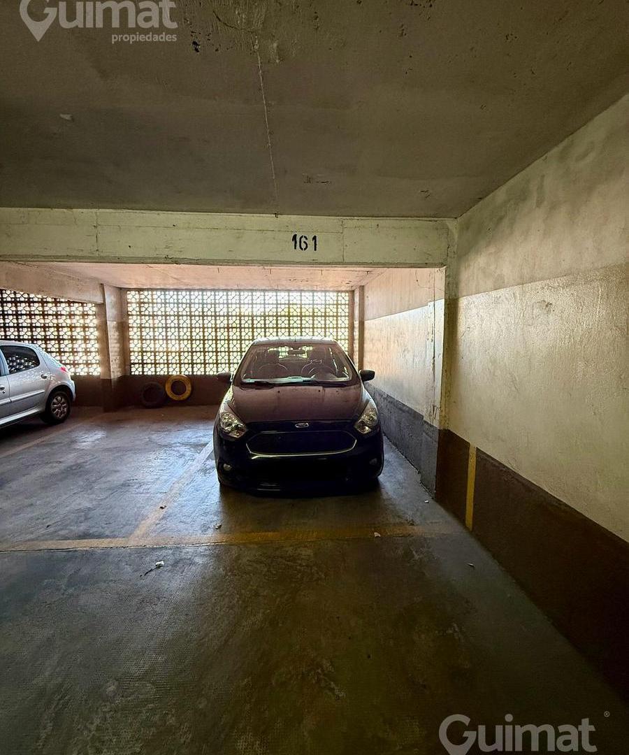 Venta cochera fija sobre Avenida Rivadavia. Excelente ubicacion!