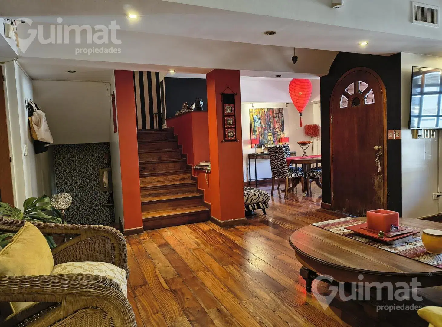 180.000U$   cuotas. VENTA. Casa de 390 m2 en Villa del Parque 3