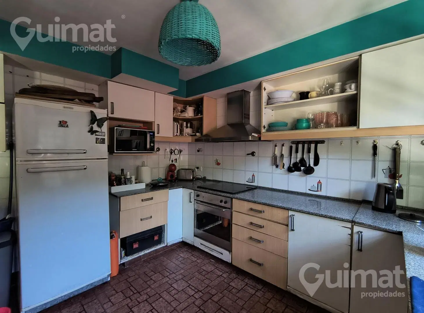 180.000U$   cuotas. VENTA. Casa de 390 m2 en Villa del Parque 5