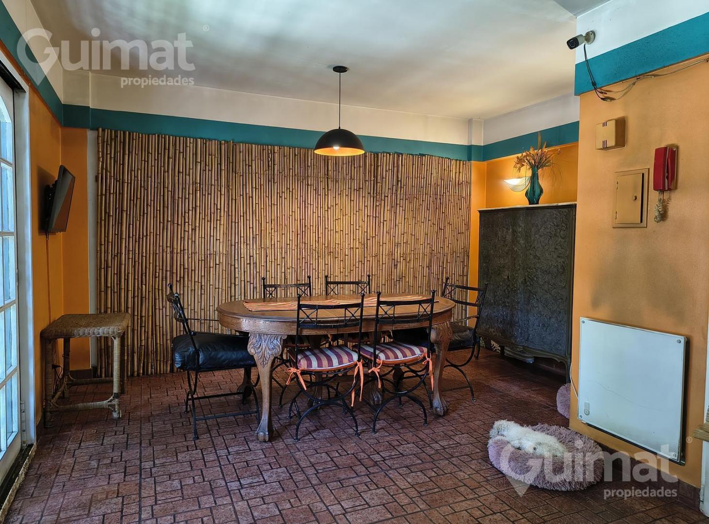 180.000U$   cuotas. VENTA. Casa de 390 m2 en Villa del Parque