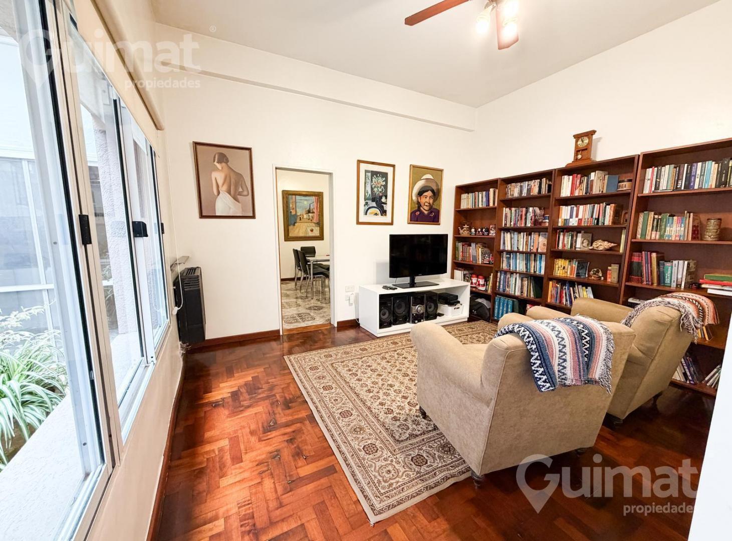 Casa 5 Amb con patio y Terraza - 220m2 - Excelente estado