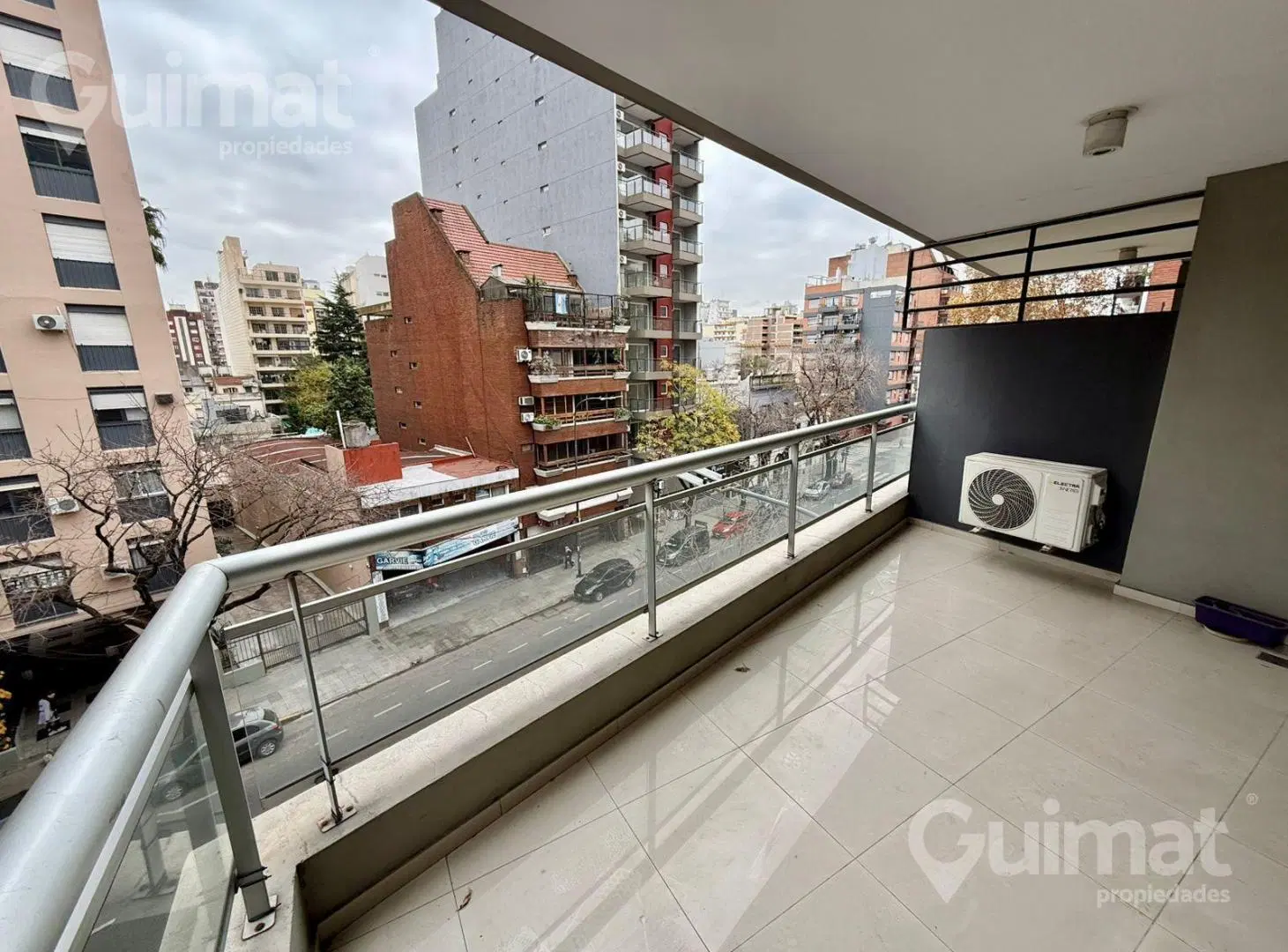 Monoambiente al frente con AMPLIO balcon. Excelente ubicacion! Alberdi y Curapaligue! 2
