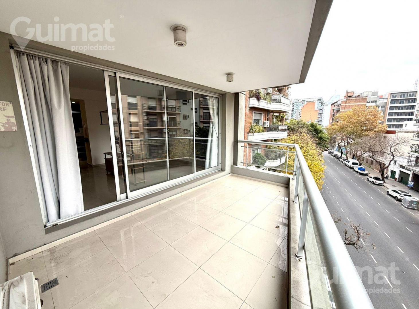 Monoambiente al frente con AMPLIO balcon. Excelente ubicacion! Alberdi y Curapaligue!