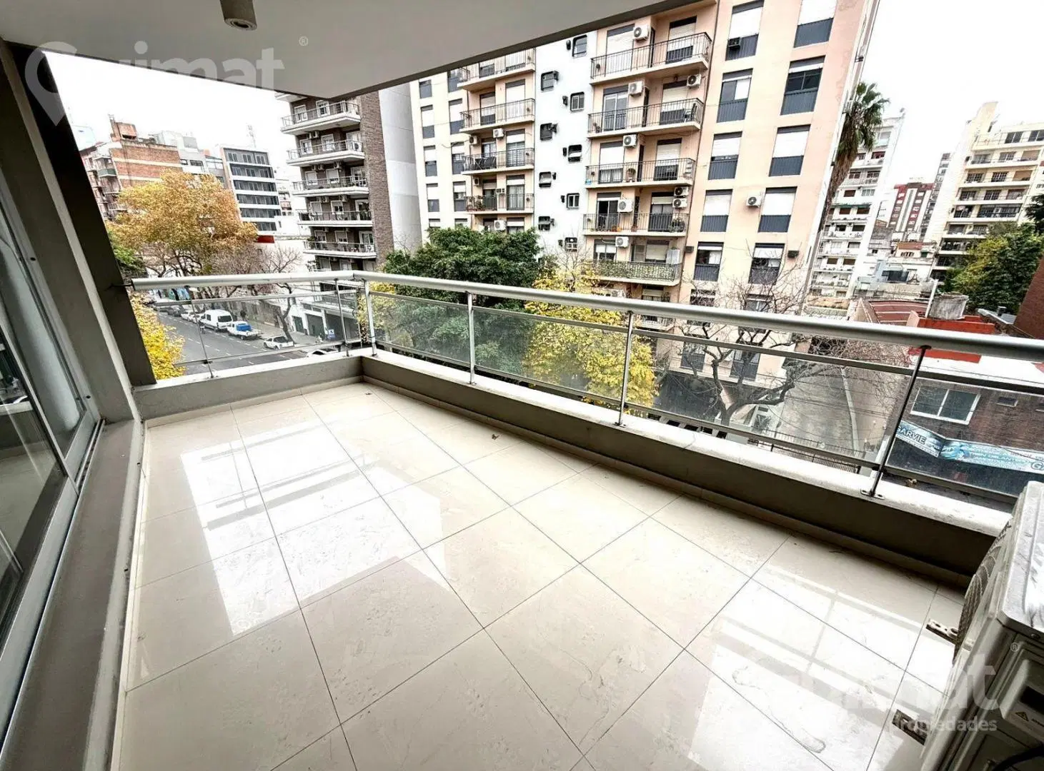 Monoambiente al frente con AMPLIO balcon. Excelente ubicacion! Alberdi y Curapaligue! 3