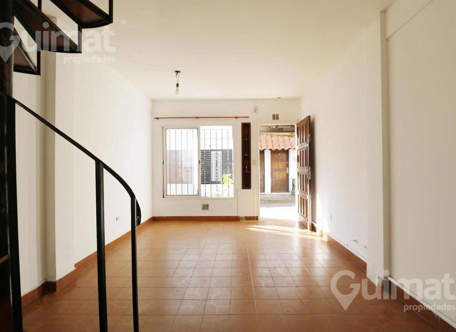 Foto de 60,59 M2 VENTA DUPLEX 3 AMBIENTES CON PATIO COMPLEJO CASTELAR NORTE, imagen 1