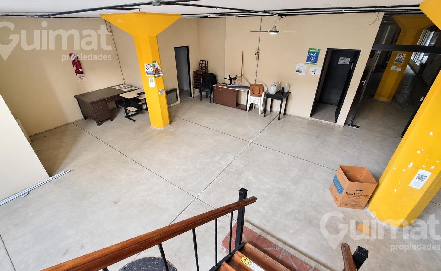 Foto de Imponente edificio para uso comercial, en muy buen estado, con 4, imagen 4