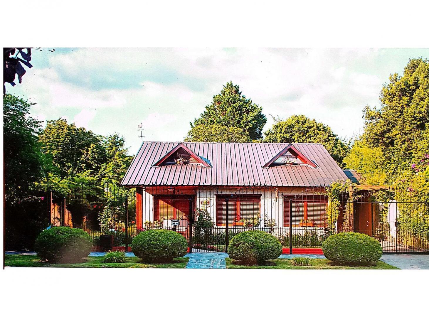Chalet 3 ambientes con amplio lote