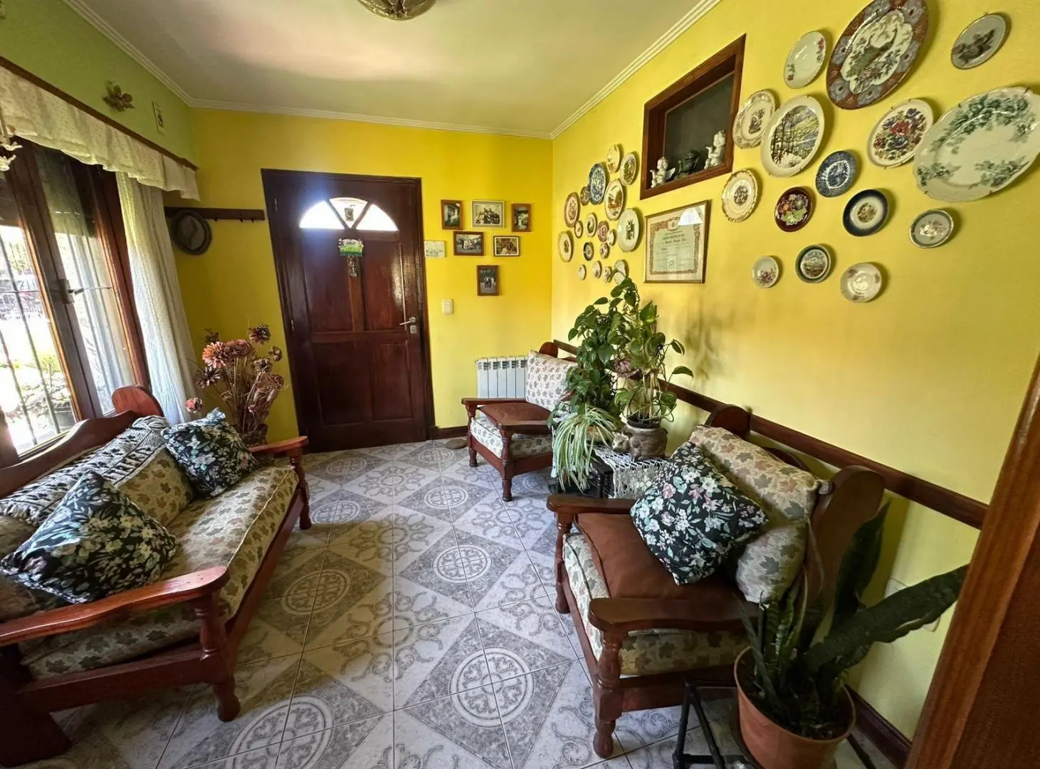 Chalet 3 ambientes con amplio lote 2