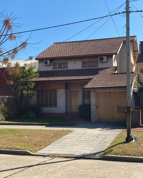 CASA EN VENTA 4 AMBIENTES - QUILMES OESTE