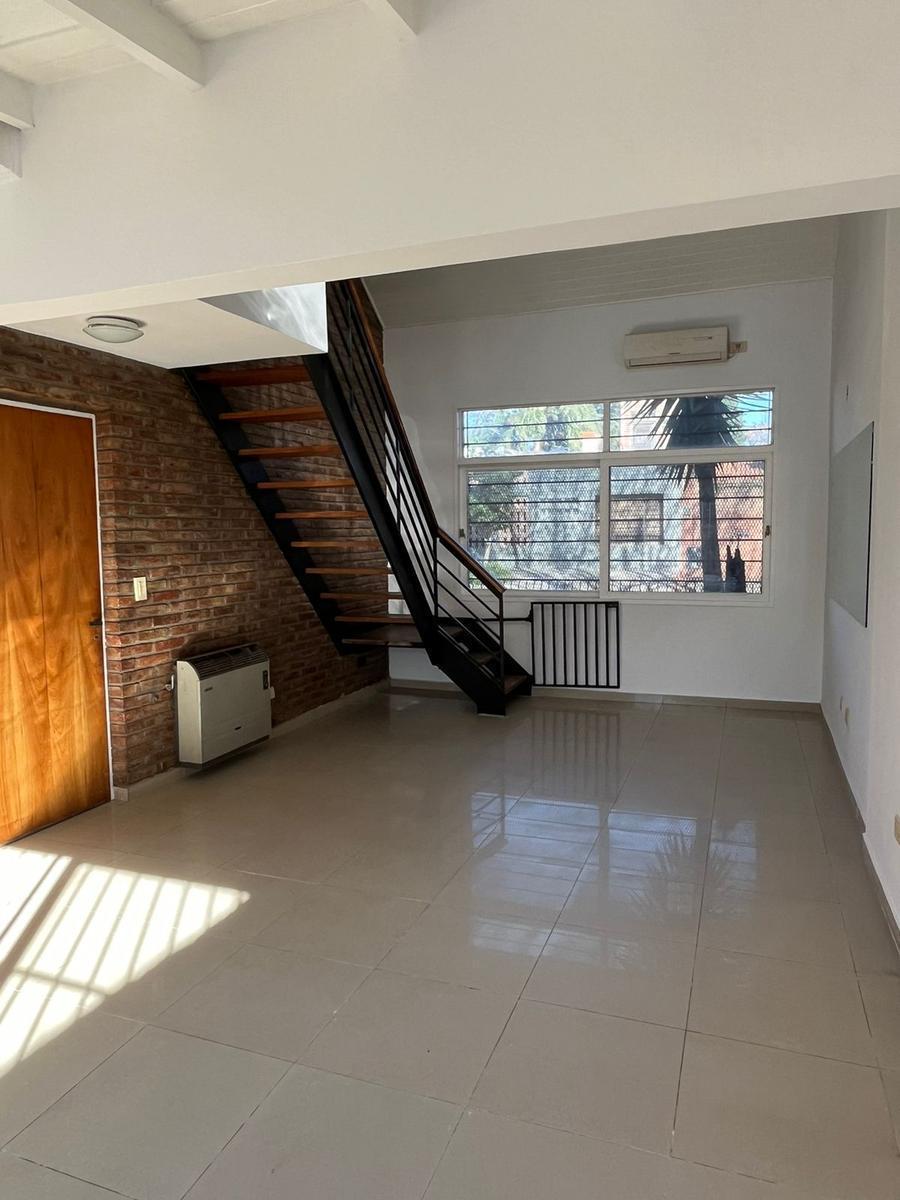 Duplex 3 Ambientes en Quilmes Este. con Cochera, Patio y Parrilla. 4