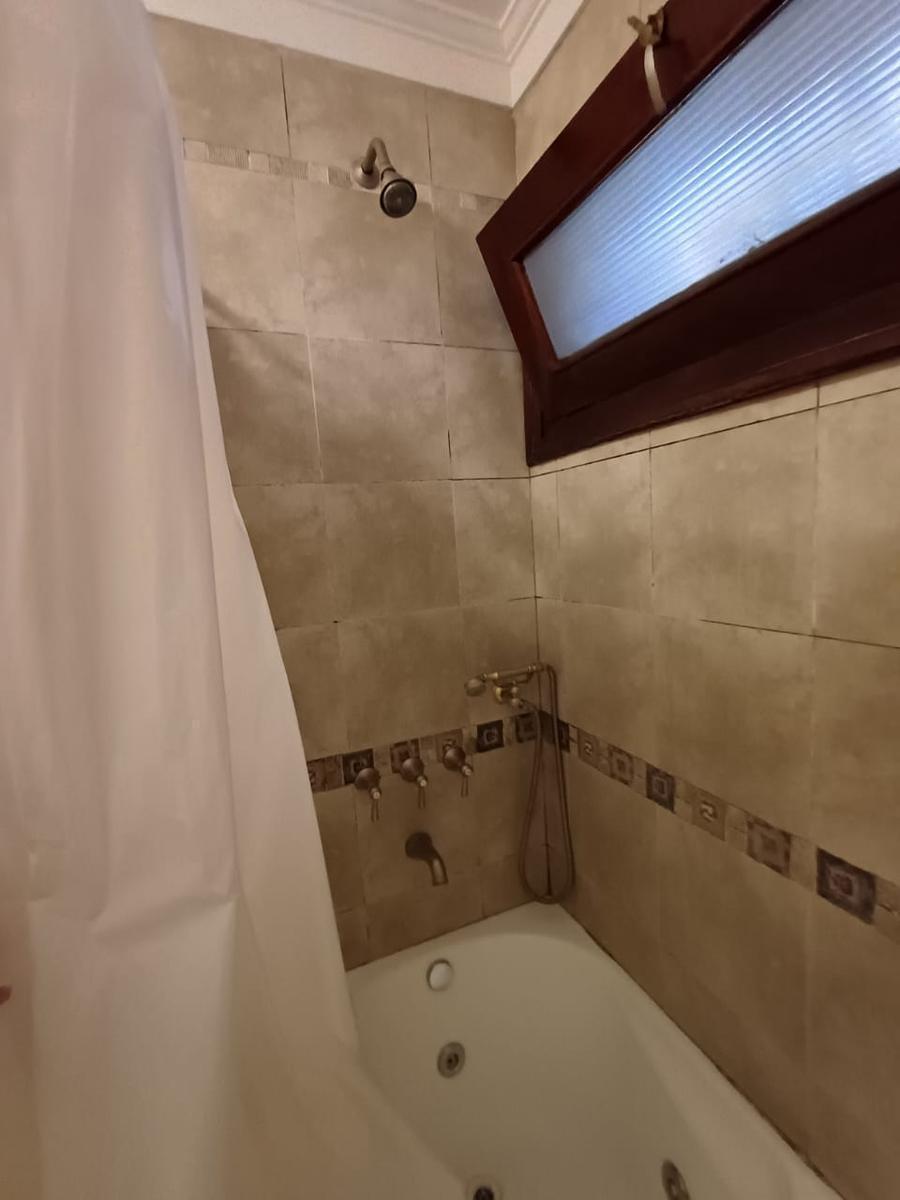 Casa en Quilmes 6 Ambientes con Pileta y Cochera - Excelente Estado 4